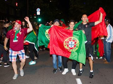 Portugueses festejaram no Grão-Ducado: "Falhámos 2004, queremos o caneco em 2016"