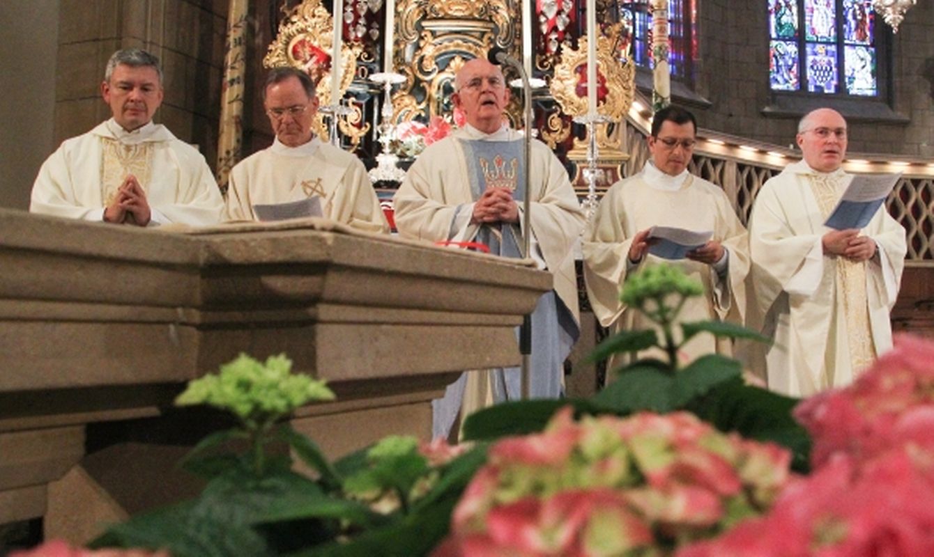 Messe für das Domkapitel, den Bischofsrat, das Centre Jean XXIII, die Diözesankurie, die Diözesanverwaltung, das Seelsorgereferat und alle kirchlichen Mitarbeiterinnen und Mitarbeiter.