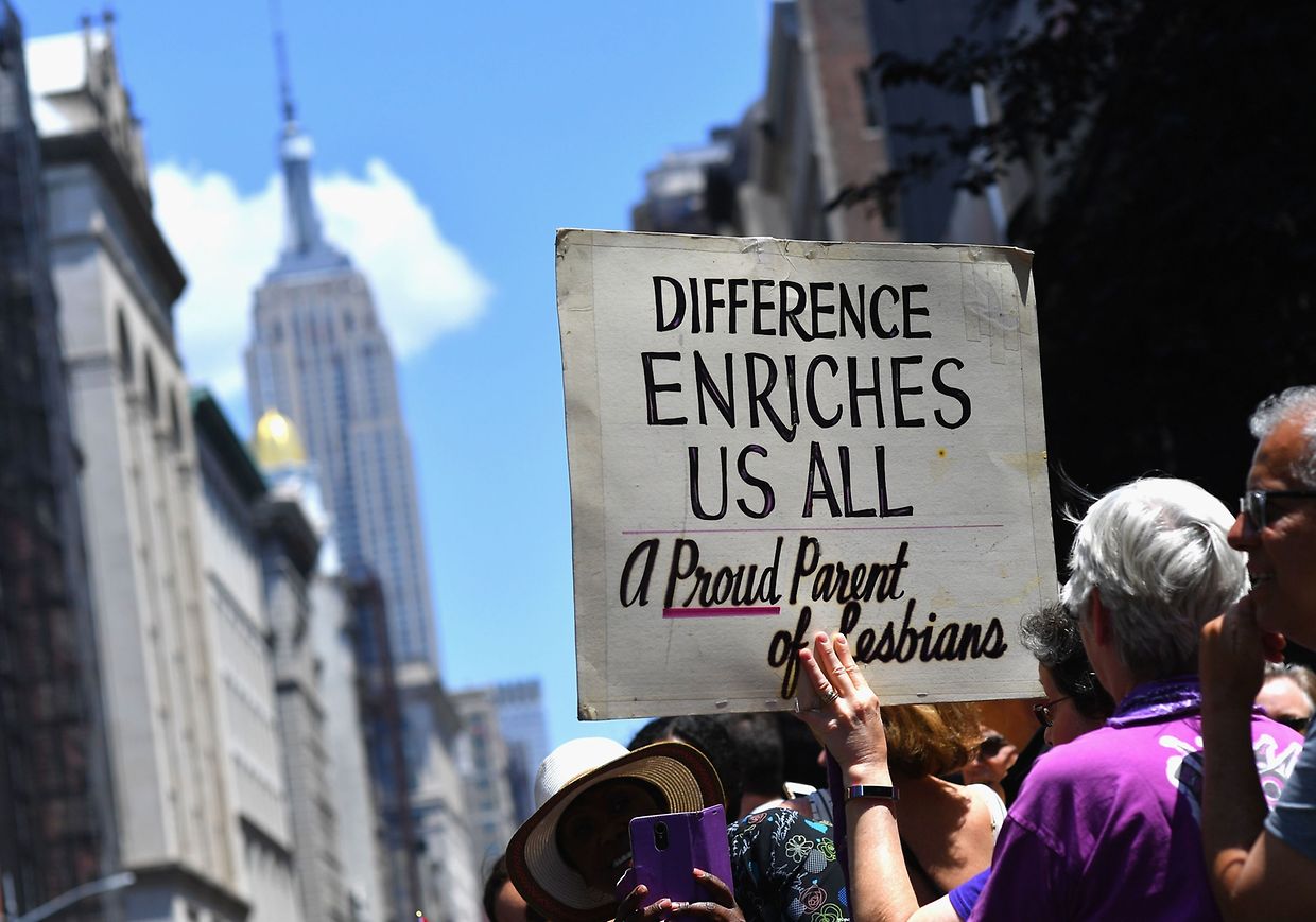 Teilnehmer des "NYC Pride March" feiern den 50. Jahrestag der Stonewall-Aufstände.