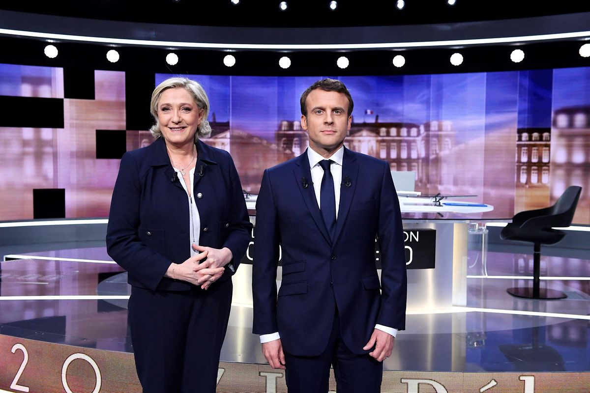 Photo avant le débat télé du second tour entre Marine Le Pen et Emmanuel Macron en 2017.