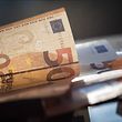 Euro-Banknote, 50-Euro-Schein, Western Union-Überweisung, Bargeld, Rente, Rabatt, Bank  