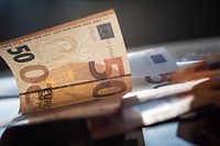 euro bank note fifty euros bill Western Union Transfert, Cash, Rente, Geld, Bank  
