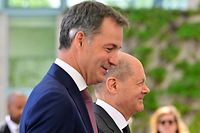 German Chancellor Olaf Scholz and Belgian Prime Minister Alexander de Croo (L) walk back after inspecting a military honor guard during a welcoming ceremony in front of the Chancellery in Berlin on May 10, 2022. (Photo by John MACDOUGALL / AFP)