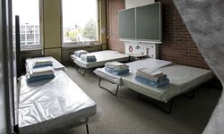 Einer der Klassensäle, die zum Schlafraum umfunktioniert wurden. 