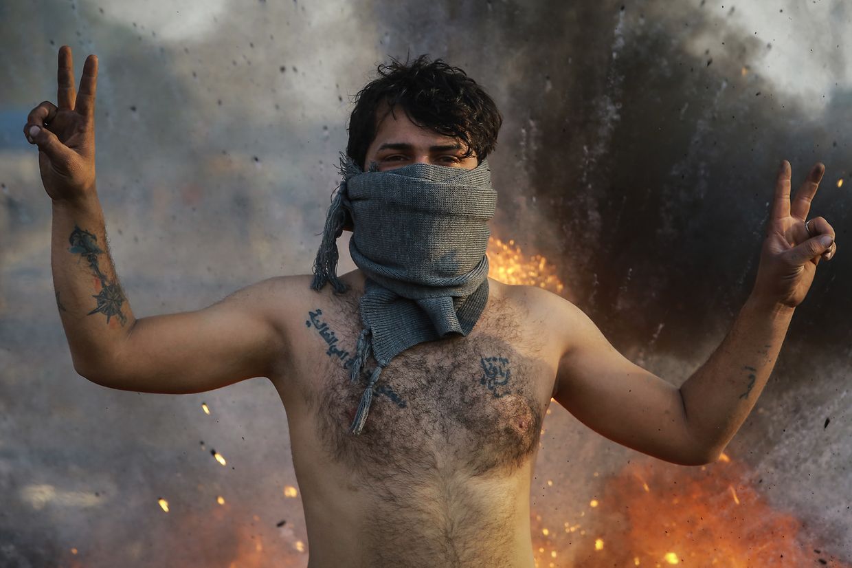 Regierungskritische Demonstranten bei Straßenkämpfen in Baghdad.