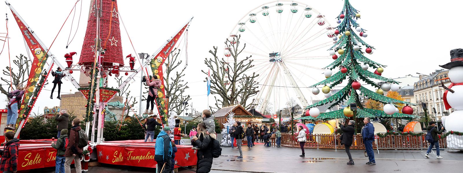 Le marché de Noël de Luxembourg-Ville est très fréquenté, surtout le week-end.