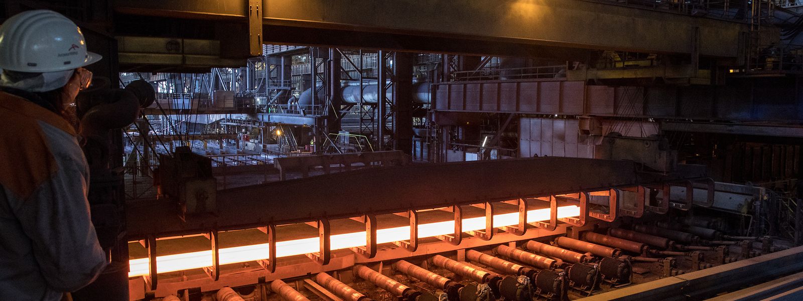 Die Stahlproduktion wie hier im Werk Differdingen läuft bei ArcelorMittal momentan nur mit angezogener Handbremse – im neuen Werk Ilva in Süditalien wird gestreikt. 