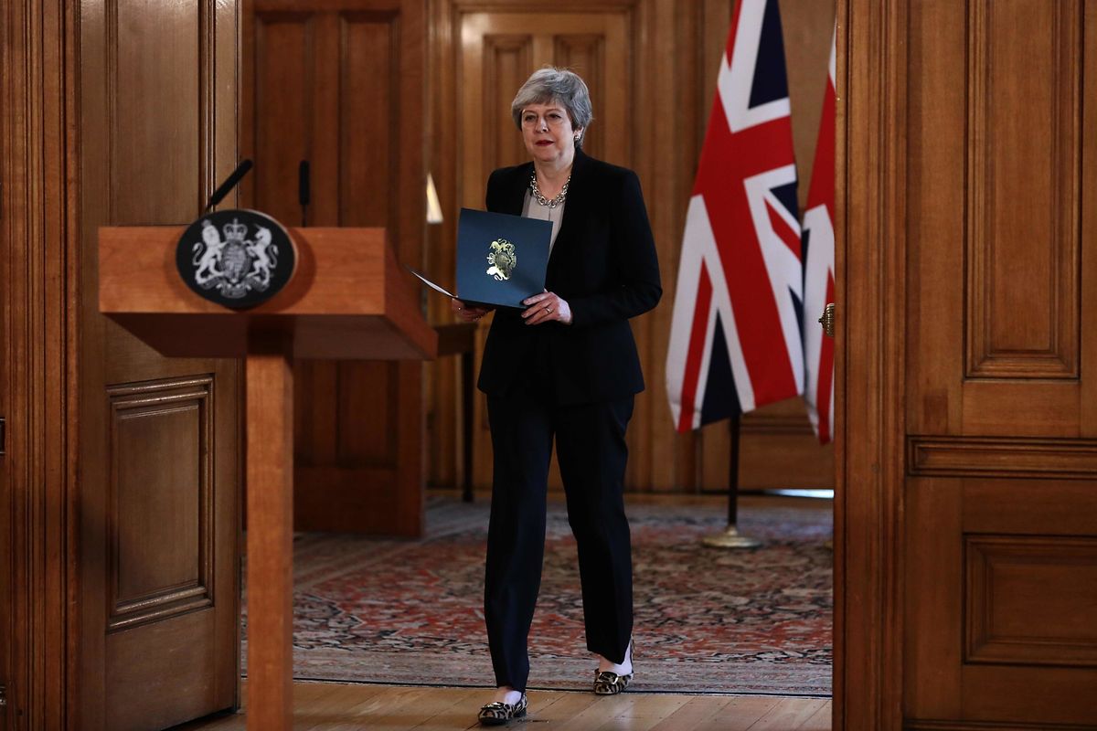 Theresa May s'apprête à annoncer ses nouvelles intentions au 10, Downing Street, après sept heures de discussion au sein d'un conseil des ministres de crise.