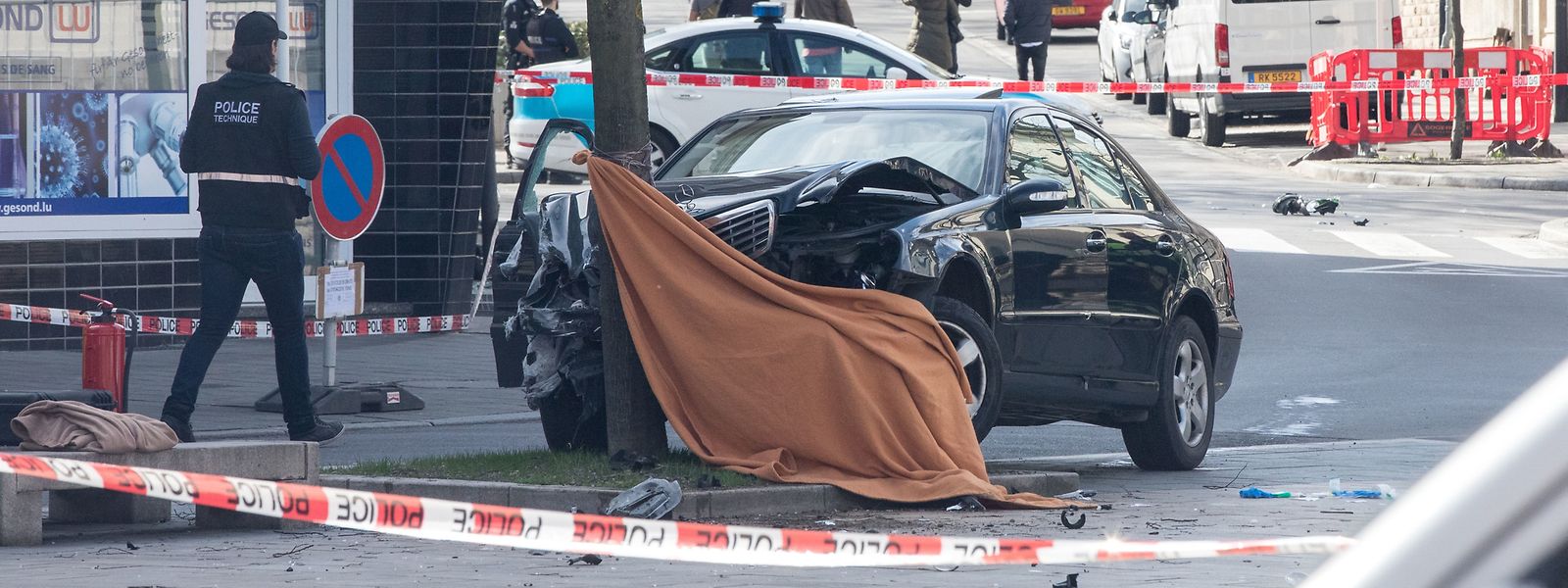 Die Generalinspektion wird auch eingeschaltet, wenn ein Polizist seine Dienstwaffe einsetzt. So ermittelte sie auch, als im April 2018 in Bonneweg ein Mann bei einem Angriff auf einen Polizisten getötet wurde. Die Staatsanwaltschaft beschuldigt den Beamten der vorsätzlichen Tötung.