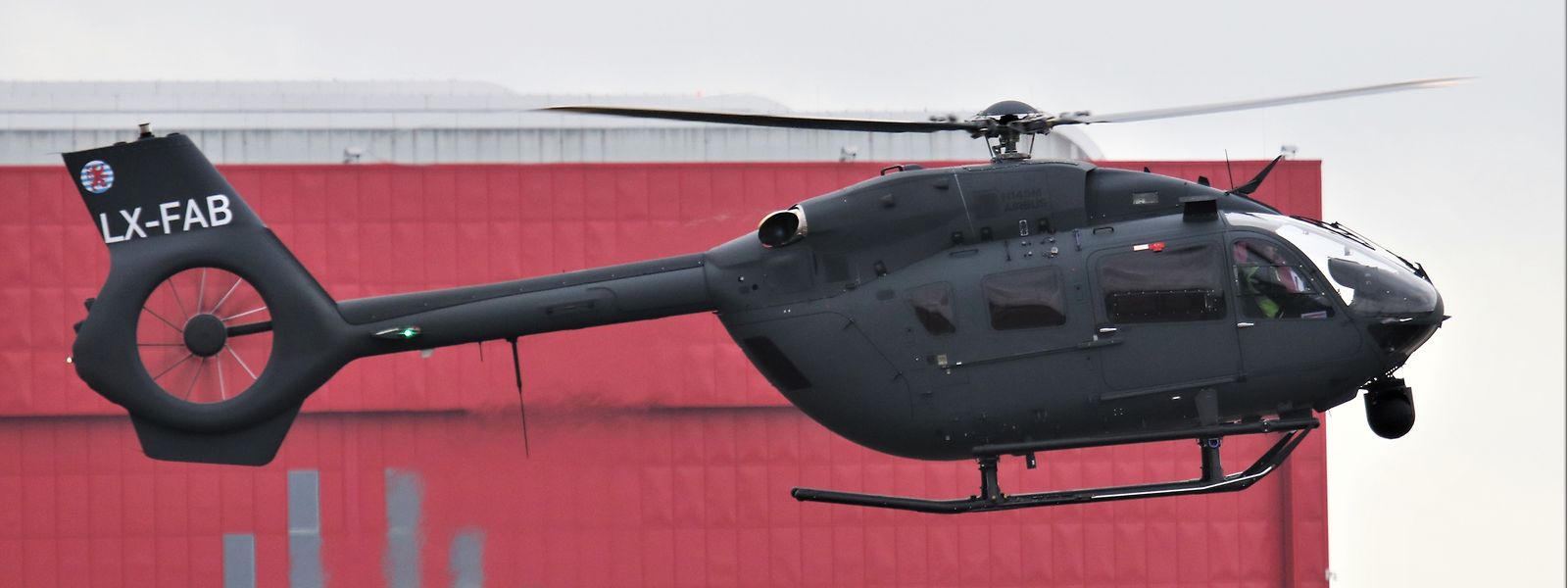 Auf dem zweiten Hubschrauber fehlt die Aufschrift "Police Lëtzebuerg".