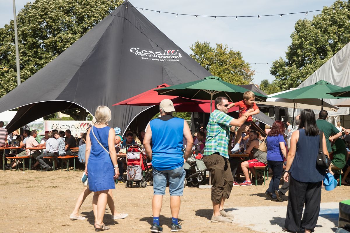 Nicht jeder hat schon mal das Weinfest in Stadtbredimus bei Tageslicht gesehen. Am Sonntagnachmittag war aber auch einiges hier los. 