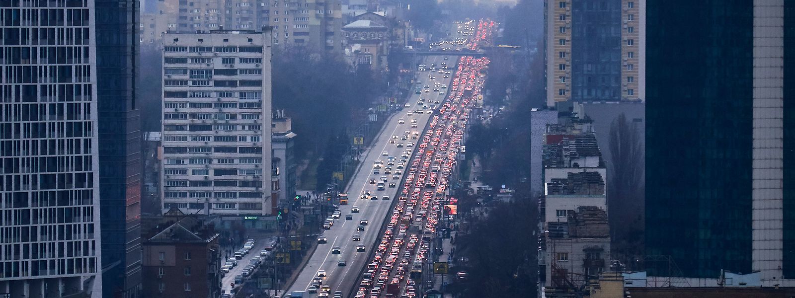 Ucranianos abandonam a capital após ataques das forças russas