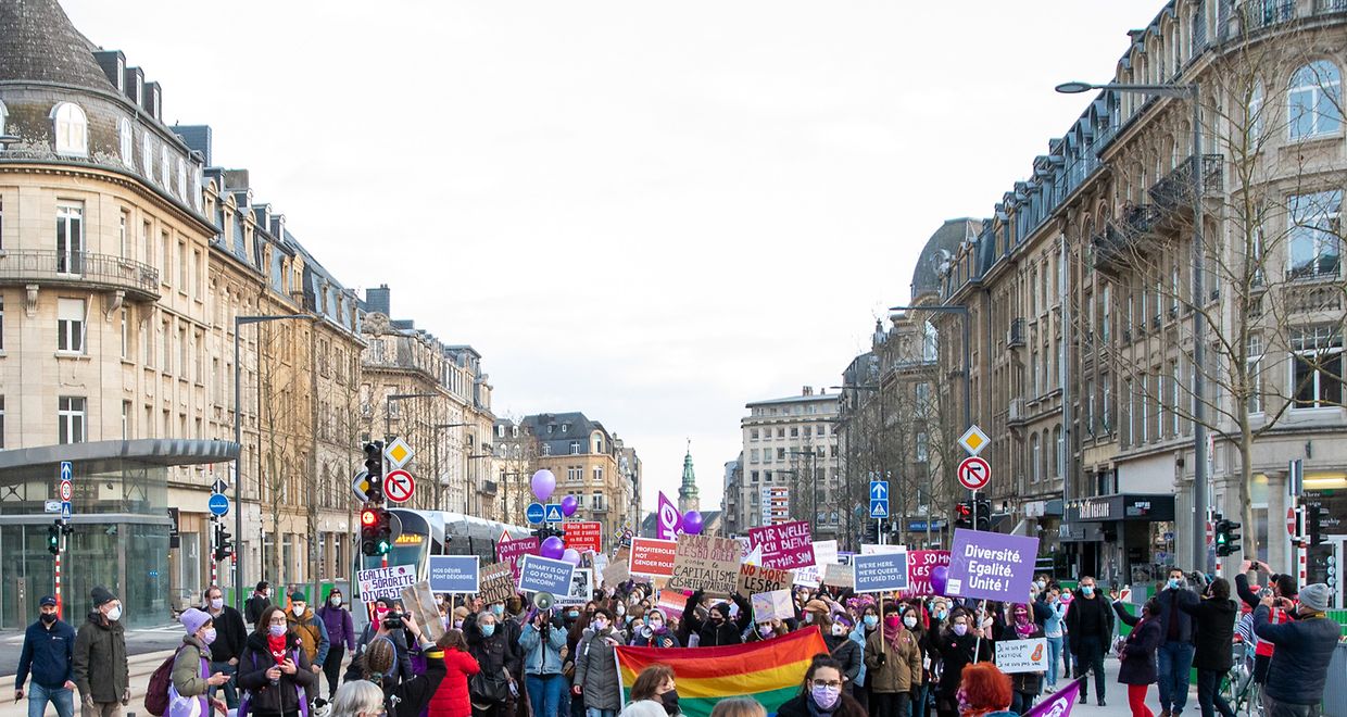 Trotz Pandemie waren auch am 8. März 2021 die Straßen der Hauptstadt wieder gefüllt. Das Tragen einer Maske war dieses Jahr allerdings Pflicht.