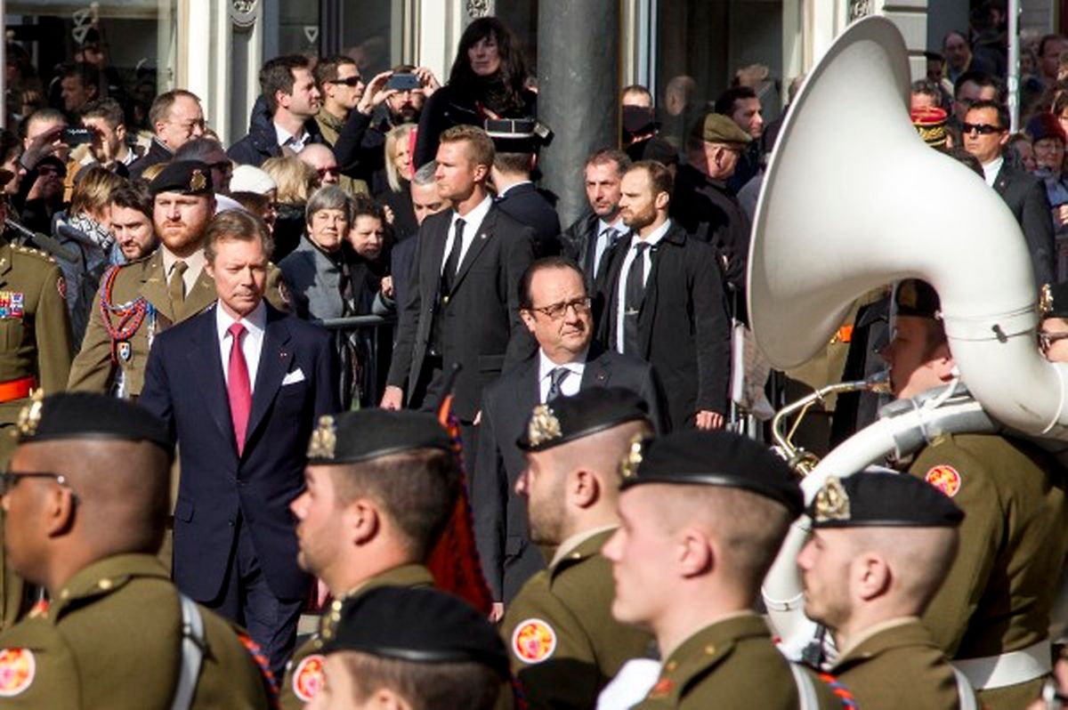 Le public a pu vivre l'accueil officiel de François Hollande de très près ce vendredi matin.