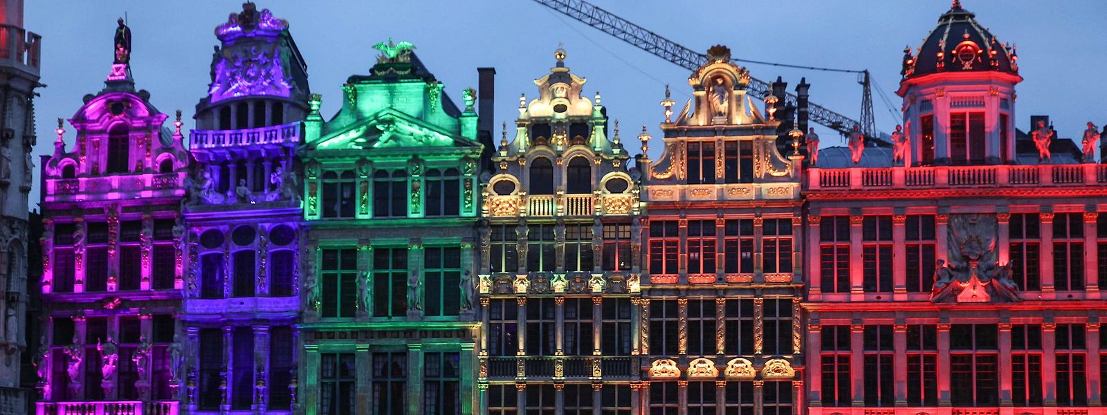 Même parée de mille couleurs, la Grand-Place de Bruxelles n'attire pas les visiteurs comme avant.