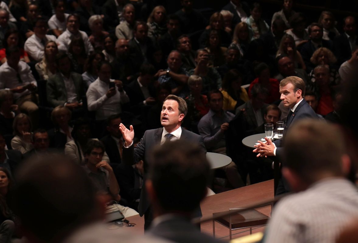 Xavier Bettel e Emmanuel Macron no diálogo com os cidadãos sobre a Europa.