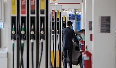 Die Akzisenerhöhung kommt: Wann und wie hoch diese ausfallen wird, wird die Regierung mit einem genauen Auge auf die internationale Preisentwicklung entscheiden.