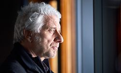 ARD/WDR TATORT: IN DER FAMILIE 1/2, Buch Bernd Lange, Regie Dominik Graf, Produktion X Filme Creative Pool am Sonntag (29.11.20) um 20:15 Uhr im ERSTEN.
Franz Leitmayr (Udo Wachtveitl) ist nach Dortmund gekommen, um Pippo Mauro für einen Mord in München zur Rechenschaft zu ziehen.
© WDR/Frank Dicks, honorarfrei - Verwendung gemäß der AGB im engen inhaltlichen, redaktionellen Zusammenhang mit genannter WDR-Sendung bei Nennung "Bild: WDR/Frank Dicks" (S2+). WDR Kommunikation/Redaktion Bild, Köln, Tel: 0221/220 -7132 oder -7133, Fax: -777132, bildredaktion@wdr.de