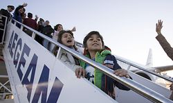 Die Flüchtlinge wurden mit dem Flugzeug nach Brüssel geflogen.