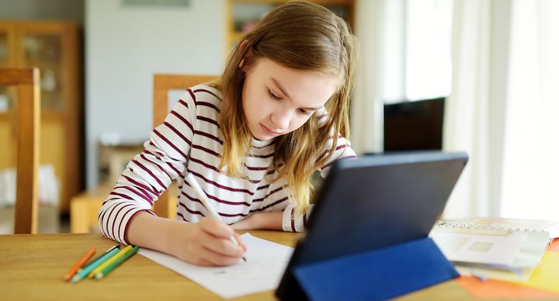 Covid, Schule, Lernen von zu Hause