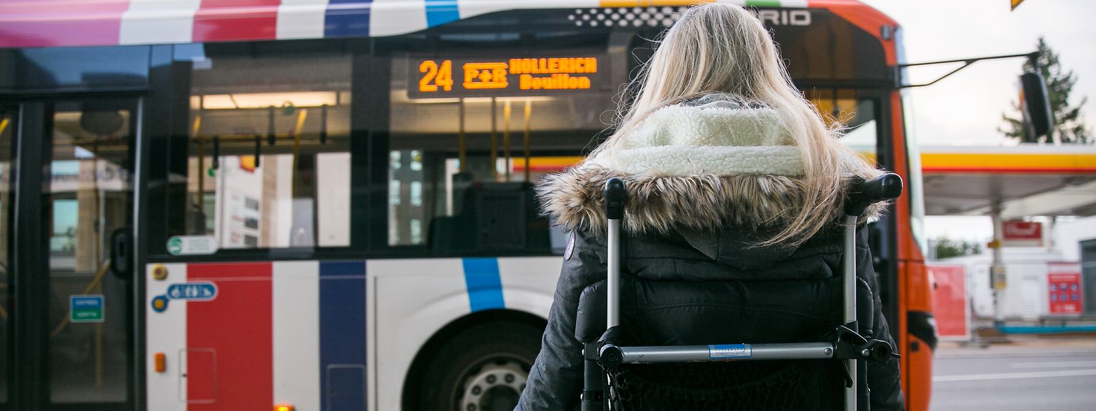 Für Menschen, die in ihrer Mobilität eingeschränkt sind, wird der öffentliche Transport oft zur Herausforderung. Der Adapto-Bus schafft hier Abhilfe.
