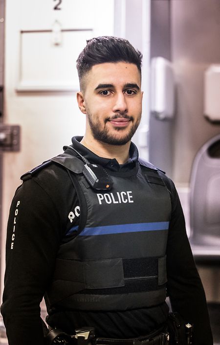 A história do lusodescendente Daniel da Silva Pinto, melhor aluno na escola de Polícia, é o destaque de capa da edição impressa desta semana.