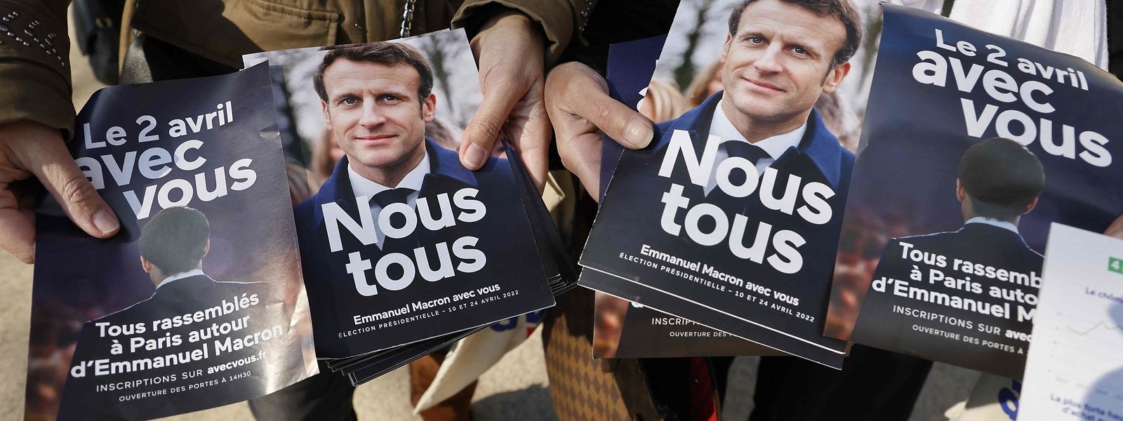 Die Broschüre des Kandidaten Emmanuel Macron der Partei La République en Marche.