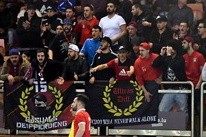 Pour Patrick Amorim, à gauche avec la casquette bleue et l'écharpe rouge, «Ces actes peuvent porter préjudice à l'image des supporters differdangeois».