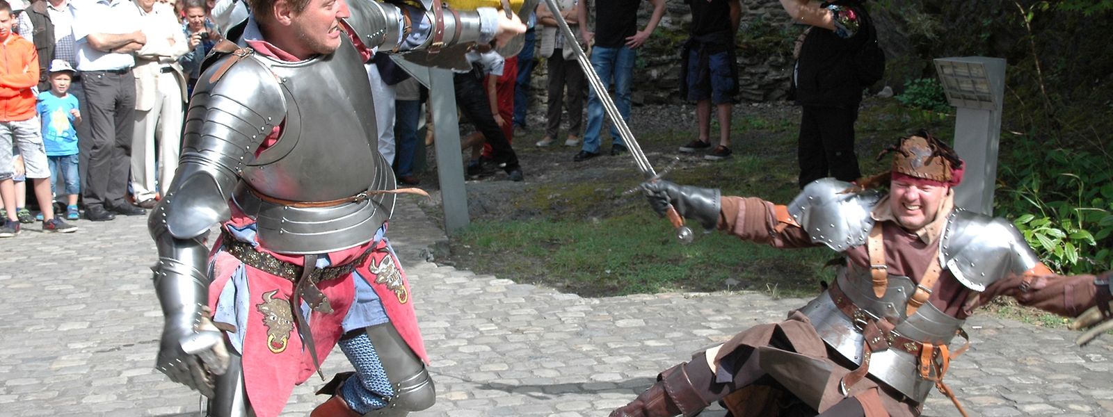 Mittelalter Flair Auf Schloss Vianden Spektakulares Treiben Hautnah