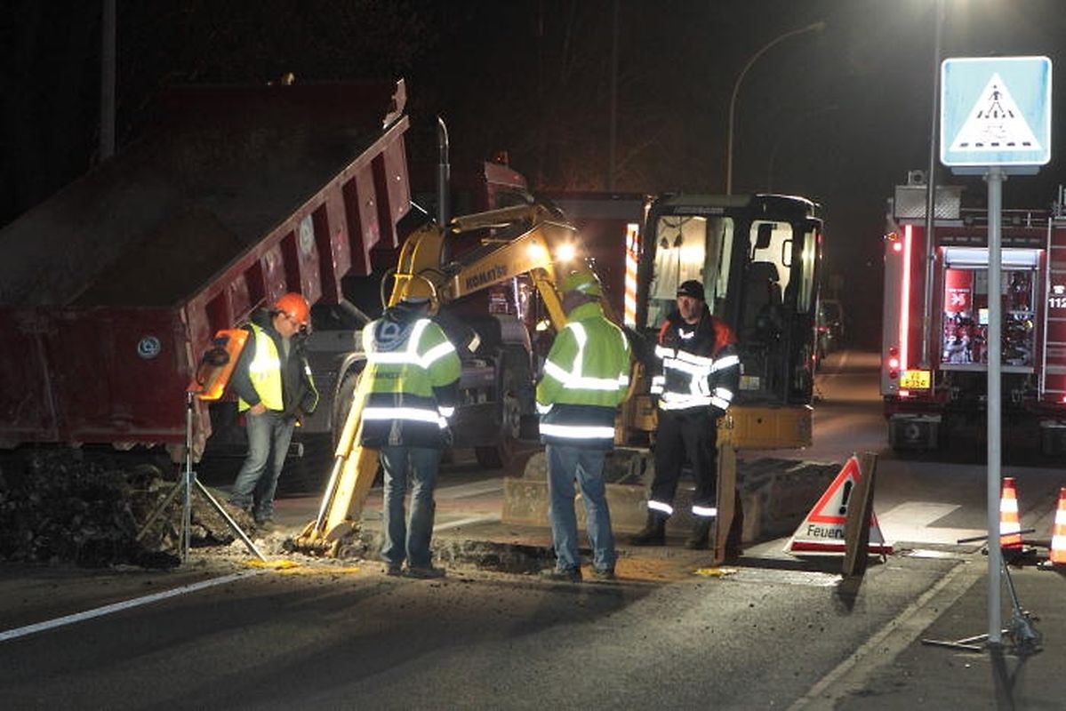 Die technischen Dienste sperrten die Leitungen ab.