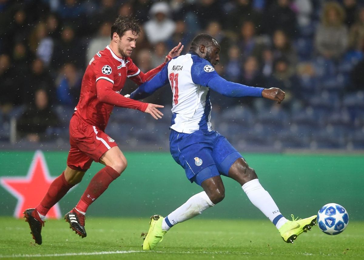 Moussa Marega laisse Grzegorz Krychowiak sur place pour doubler la marque pour le FC Porto.