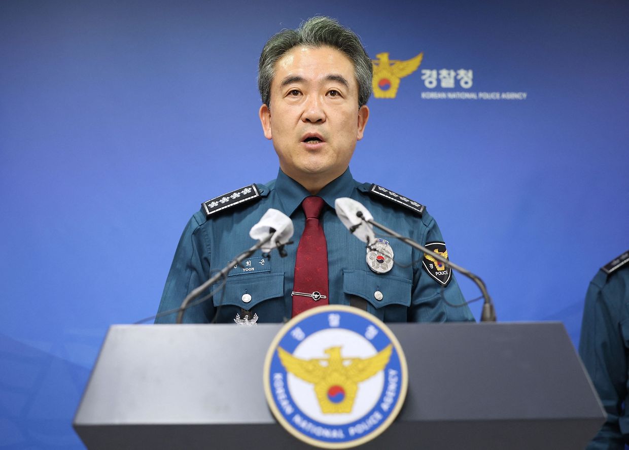 South Korea's National Police Agency Commissioner Yoon Hee-keun speaks during a press conference on the deadly Halloween crowd surge, at the Seoul Metropolitan Police Agency in Seoul on November 1, 2022. - South Korea's police chief said on November 1 that officers had received multiple urgent reports of danger ahead of a deadly crowd crush at a Halloween event but their handling of them was "insufficient". (Photo by YONHAP / AFP) / - South Korea OUT / REPUBLIC OF KOREA OUT  NO ARCHIVES  RESTRICTED TO SUBSCRIPTION USE