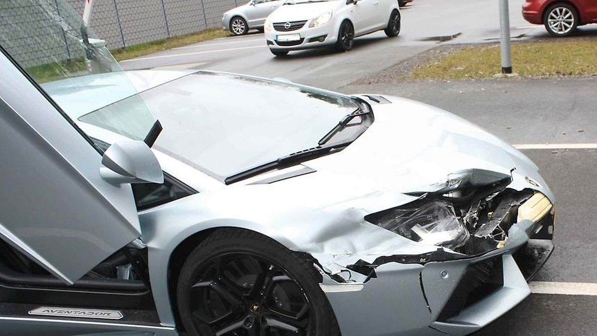Luxembourg Lamborghini driver hits guardrail, continues driving