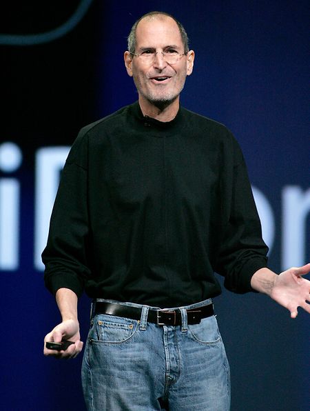 Miyake designte ebenfalls die Rollkragenpullover von Steve Jobs.