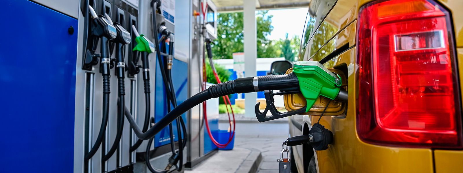 An den Tankstellen erleben die Autofahrer in den letzten Tagen zumindest eine leichte Entlastung.