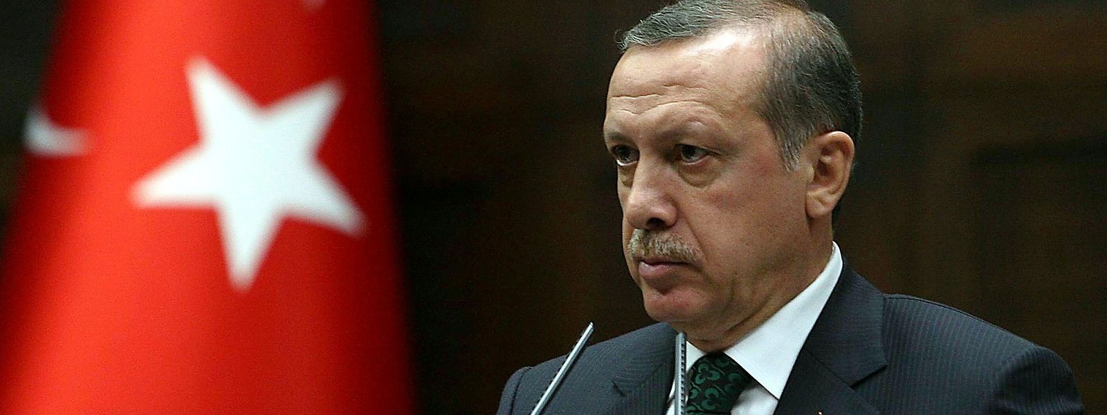 Einen Tag vor der Vereidigung, die Erdogan mit zahlreichen Staats- und Regierungschefs feiern will, wurden am Sonntag mehr als 18 000 Staatsbedienstete per Dekret entlassen.