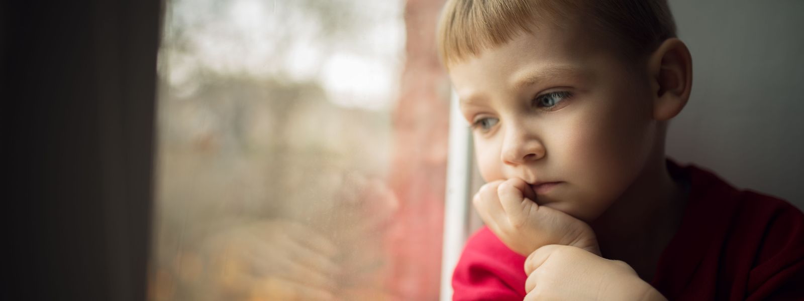 Kinder, die in Armut leben, geben nicht selten sich die Schuld an der Lage.