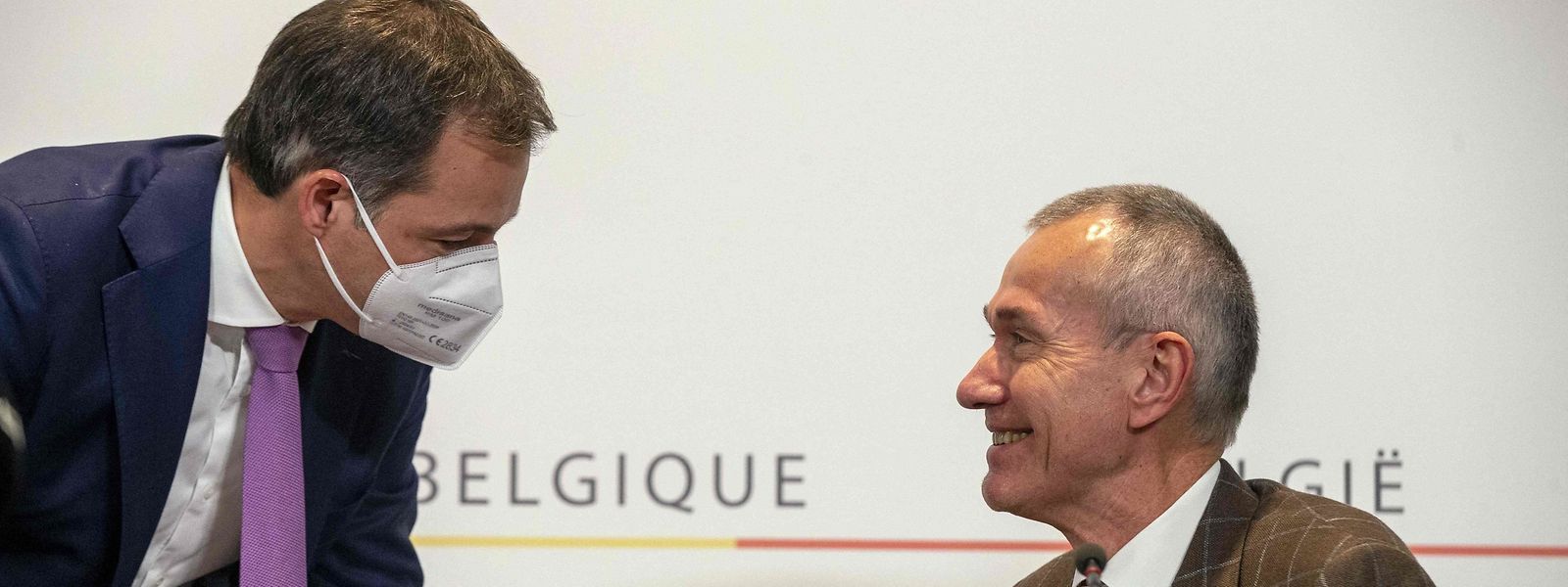 Premier ministre belge et ministre de la Santé misent désormais sur la vaccination des jeunes pour endiguer la montée de l'infection.