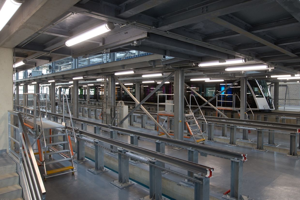 Les trois voies sur fosse permettent de travailler sur les rames, en-dessous et au-dessus