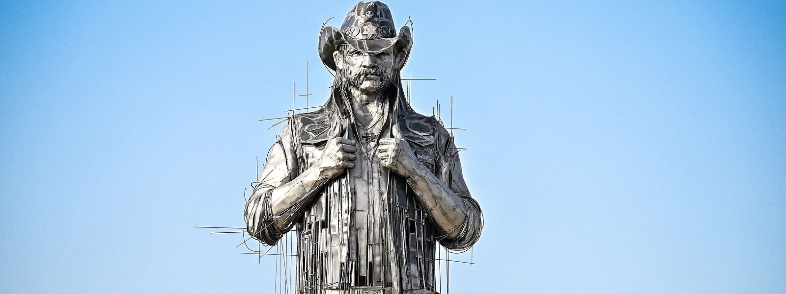 Die zwölf Meter hohe Statue von Lemmy Kilmister wird am 23. Juni offiziell eingeweiht. 