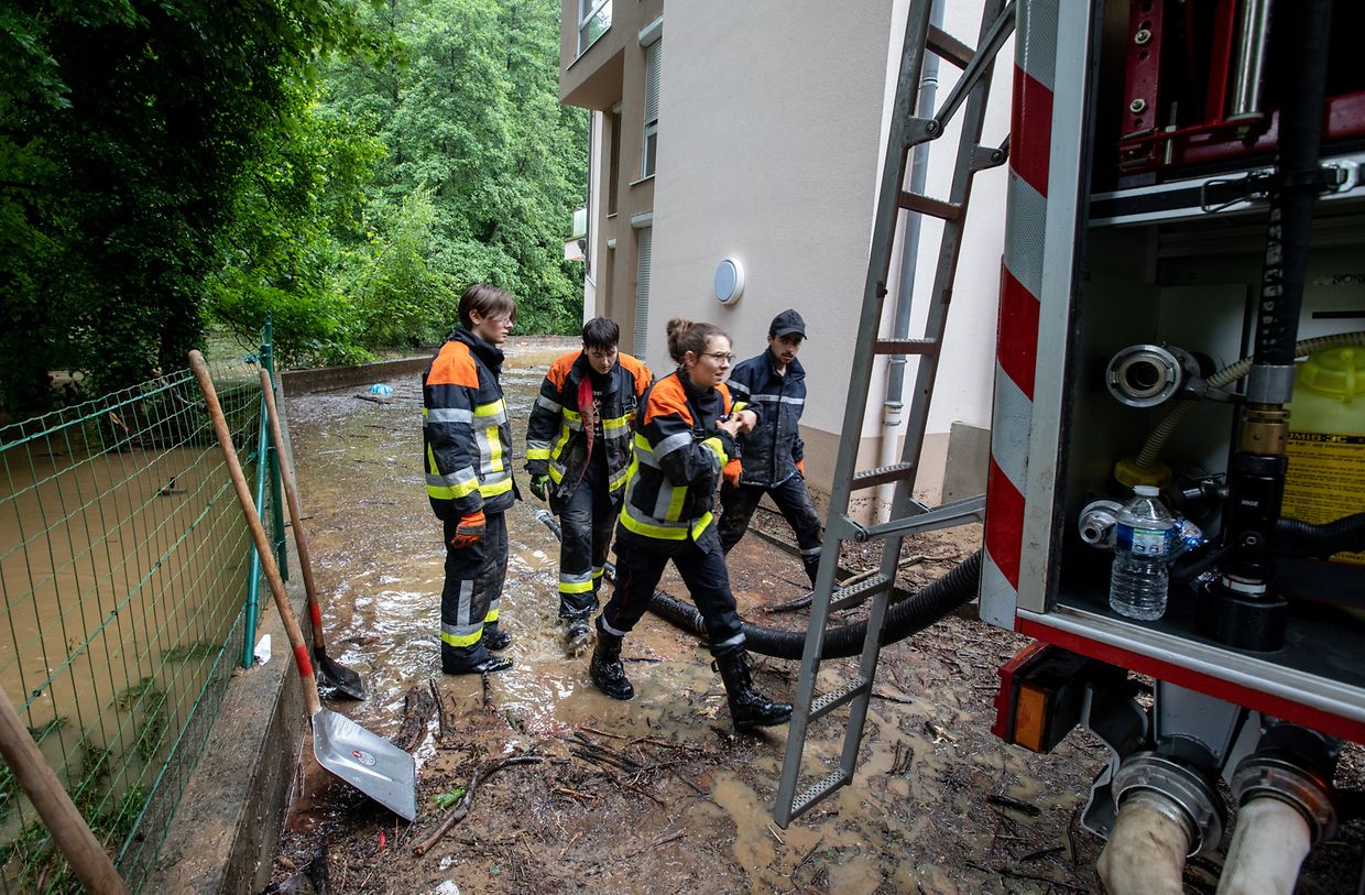 Hochwasser nach Starkregen , Ernzen  , Fiels , Aufräumarbeiten Foto:Guy Jallay/Luxemburger Wort