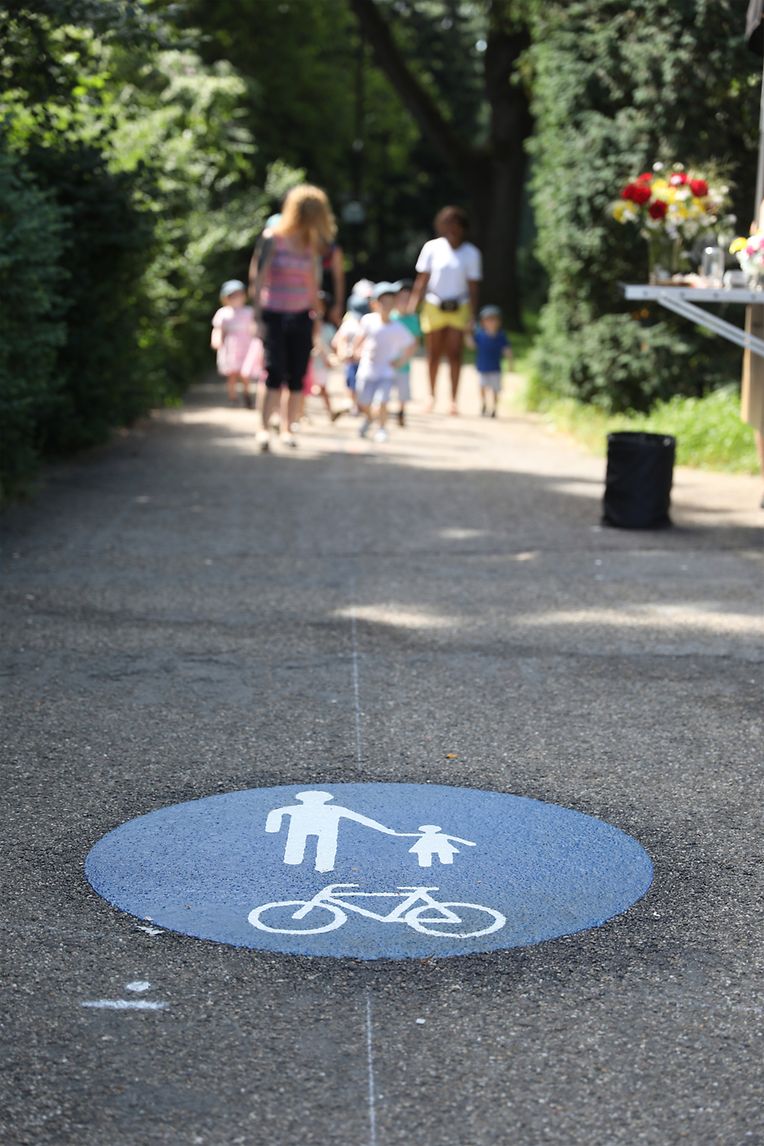 Rond-point Schuman, à l’entrée du parc municipal. PK: Présentation nouvelle réglementation en matière de circulation cycliste et piétonne parc municipal. Photo: Steve Eastwood