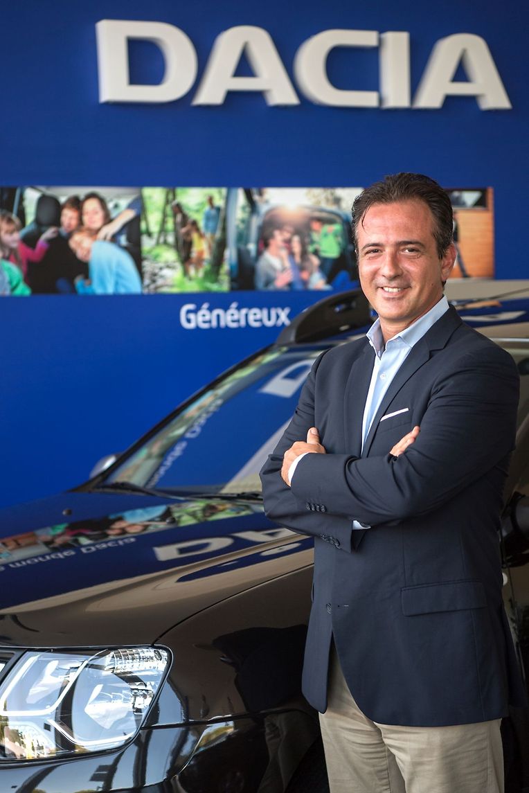 Carlos Duarte é comercial e representa as marcas Renault e Dacia. Faz o atendimento comercial aos clientes portugueses na Garage de l'Est
