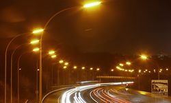 Das Abmontieren der Straßenbeleuchtung entlang der Autobahnen kostet 76.000 Euro 