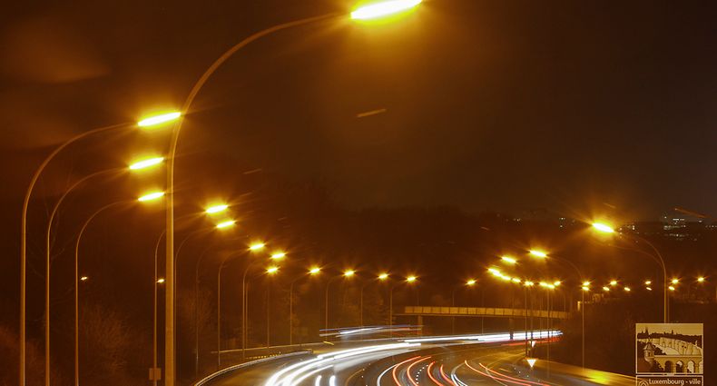 Das Abmontieren der Straßenbeleuchtung entlang der Autobahnen kostet 76.000 Euro 
