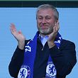 (Files) In this file photo taken on May 21, 2017 (File) In this photo taken on May 21, 2017, Roman Abramovich, owner of Russian club Chelsea, pays tribute as players celebrate their league title win at the end of the English Premier League football match Football between Chelsea and Sunderland at Stamford Bridge in London.  Chelsea owner Roman Abramovich confirmed on March 2, 2022 that he would sell the Premier League club amid Russia's invasion of Ukraine.  Russian billionaire Abramovich decided that in "best attention" A Champions League holders if he leaves his way to the club he has changed since his purchase in 2003. (Photo by Ben Stansal/AFP) / Restricted in editorial use.  No use with audio, video, data, fixture lists, club/league logos or services 