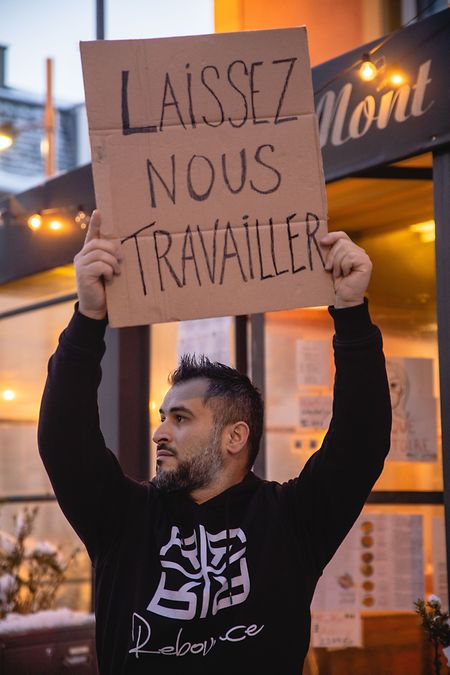 Rui Malheiro tornou-se sócio de um restaurante em Limpertsberg em plena pandemia. Quando começou o segundo confinamento, arrancou com uma campanha de protesto com cartazes nas redes sociais.