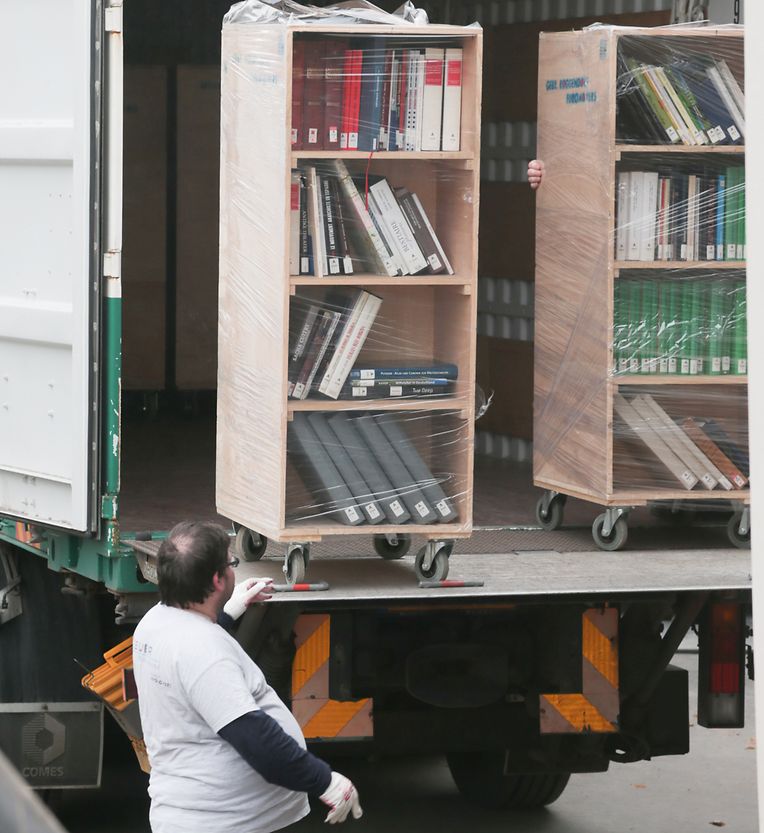 Die Bücher werden aus der alten Bibliothek und den Depots angeliefert.