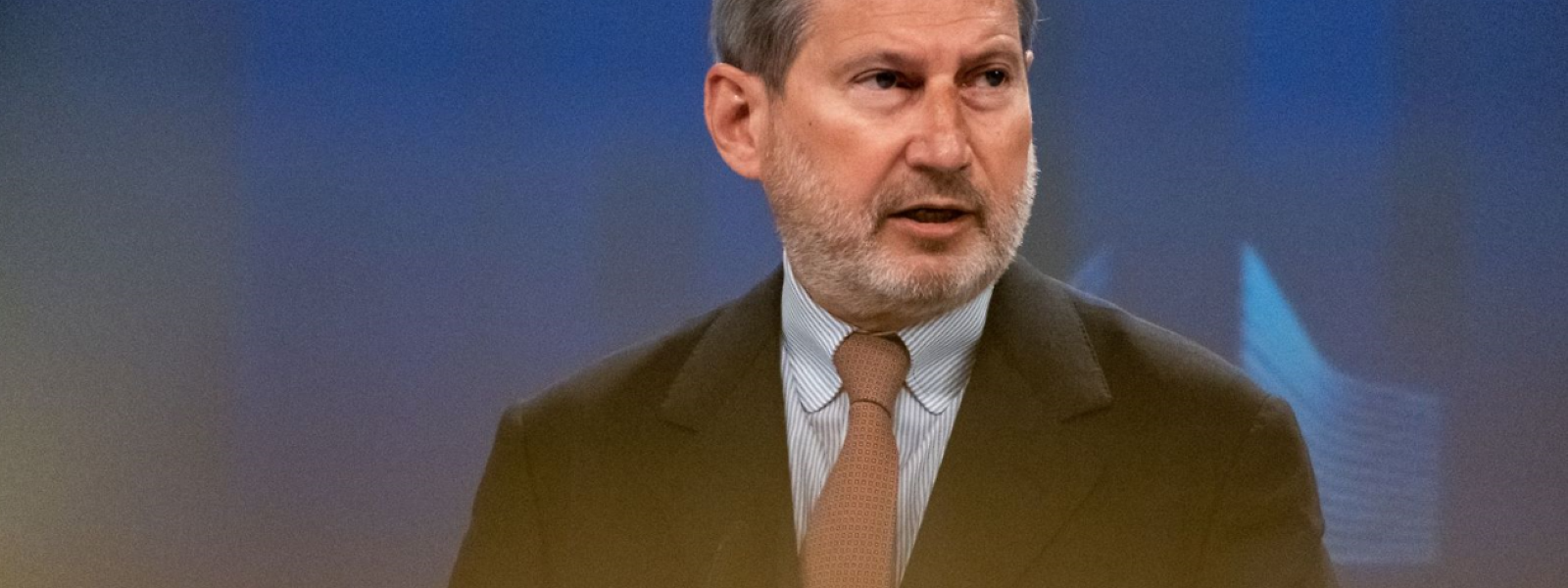 Johannes Hahn, Comissário responsável pelo orçamento de recursos humanos da UE. 