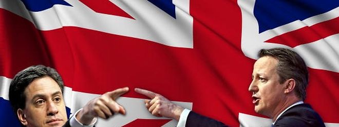 O primeiro-ministro conservador David Cameron (à direita) quer organizar um referendo sobre a saída do Reino Unido da UE. O trabalhista Ed Miliband (à esquerda) aceita o referendo, mas vai defender a permanência no seio da União